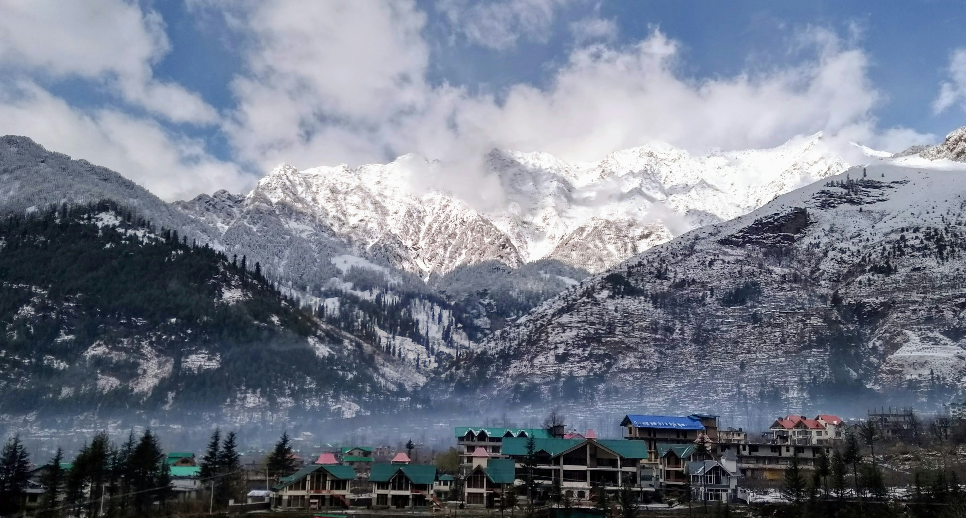 Manali valley with mountains and river